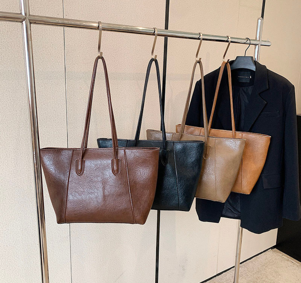 Maxi leather tote bag