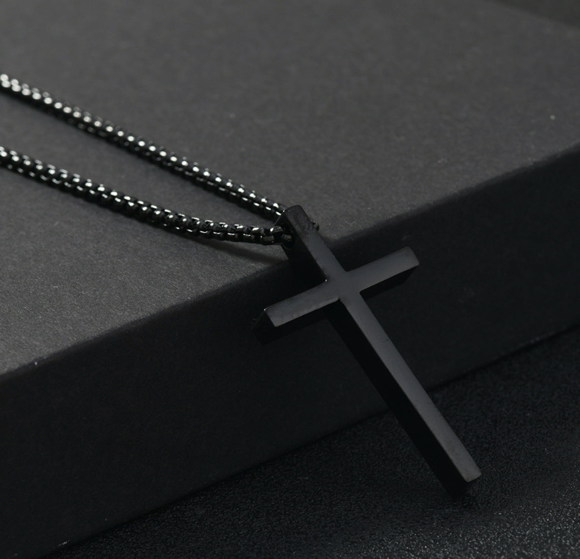 Smooth cross necklace